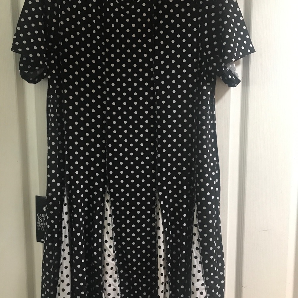 Avenue Black & White Polka Dot Pleated Dress New With Tags